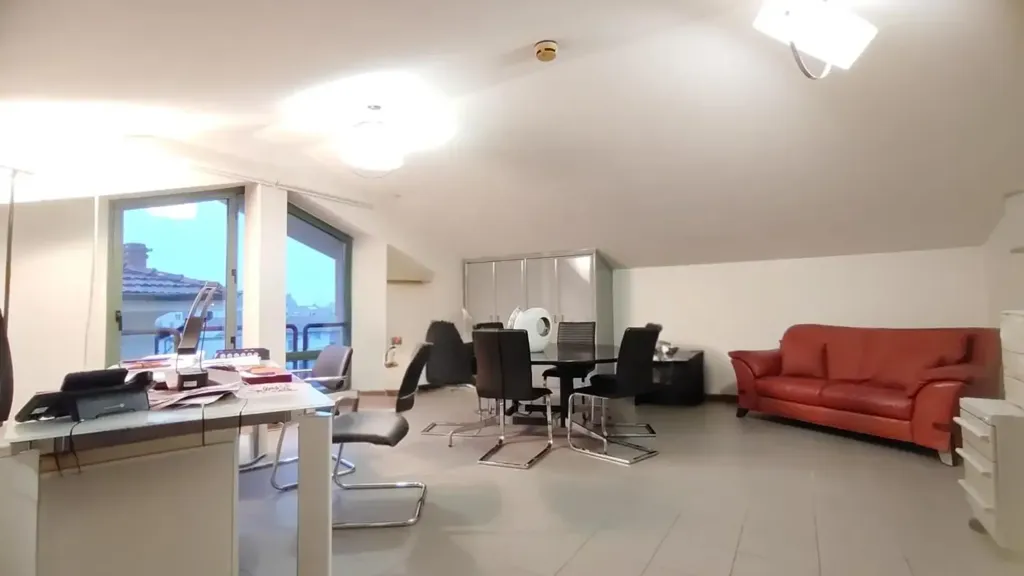 Bureau - Villa with Private Garden in Fucecchio