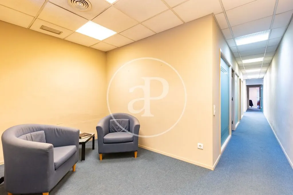 Bureau - Luxury Townhouse with Pool in Sabadell Centre