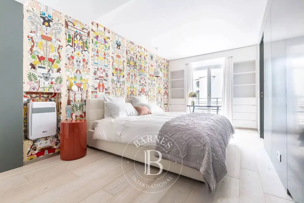 Bedrooms - Luxury Duplex with East-West View in Paris 7th