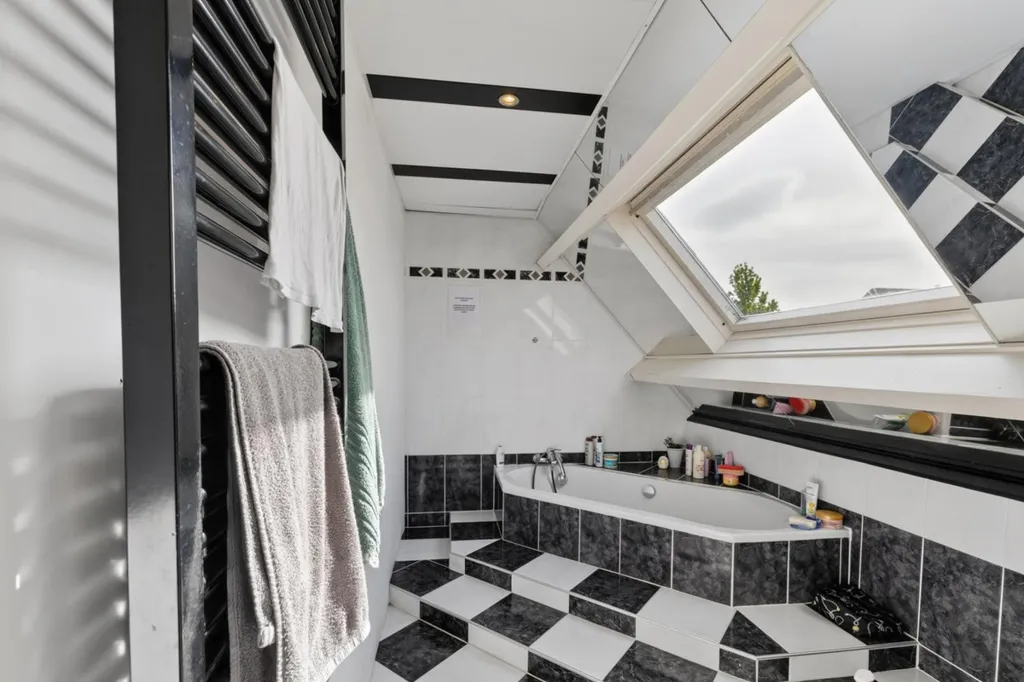 Salles de bain - Three-Storey House with Garden in Waddinxveen