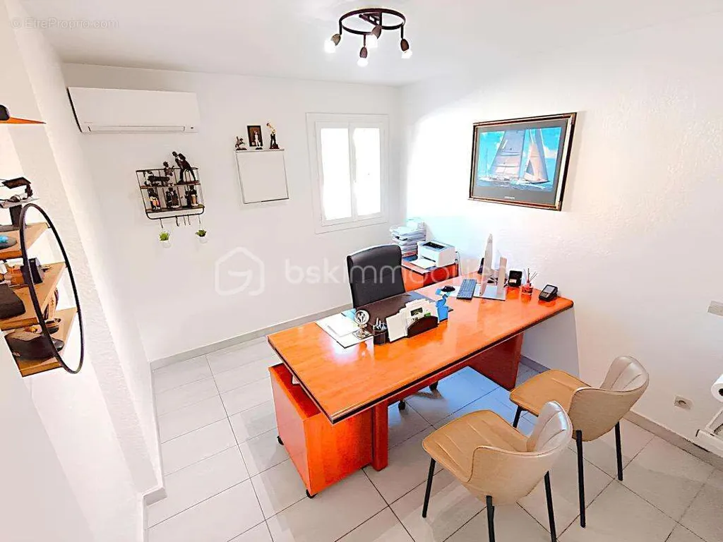 Kabinet - Medical Office with Parking in La Seyne-sur-Mer