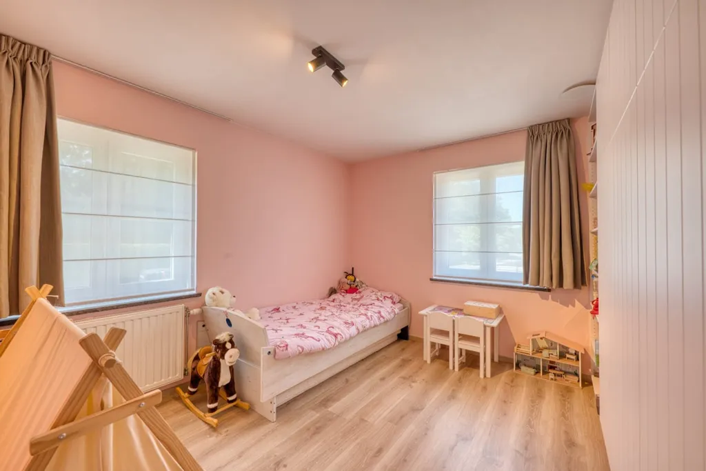 Magamistoad - Semi-Open House with Garden near Centre