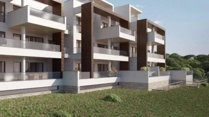 Apartment with Large Terrace in Benahavís