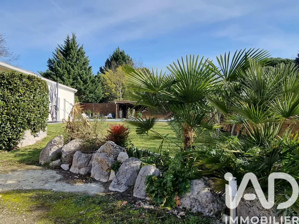 Jardin - Maison de Plain-Pied avec Piscine à Saint-Jean