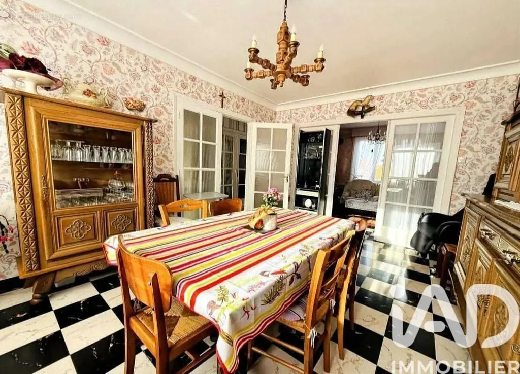 Sala da pranzo - Charming House with Garden in Mametz