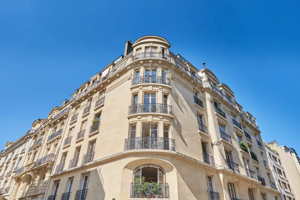 Välivaade - Corner Apartment with Period Features in Paris 16th