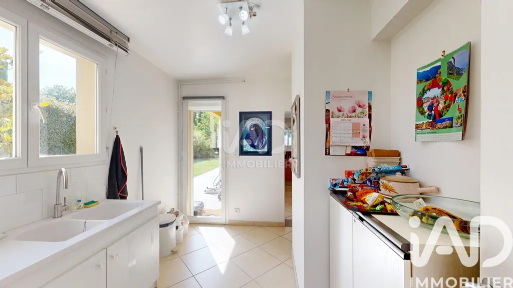 Cucina - Architectural Villa with Pool on Bruguières Heights