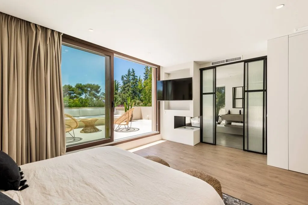 Bedrooms - Beachside Villa with Pool in Marbella