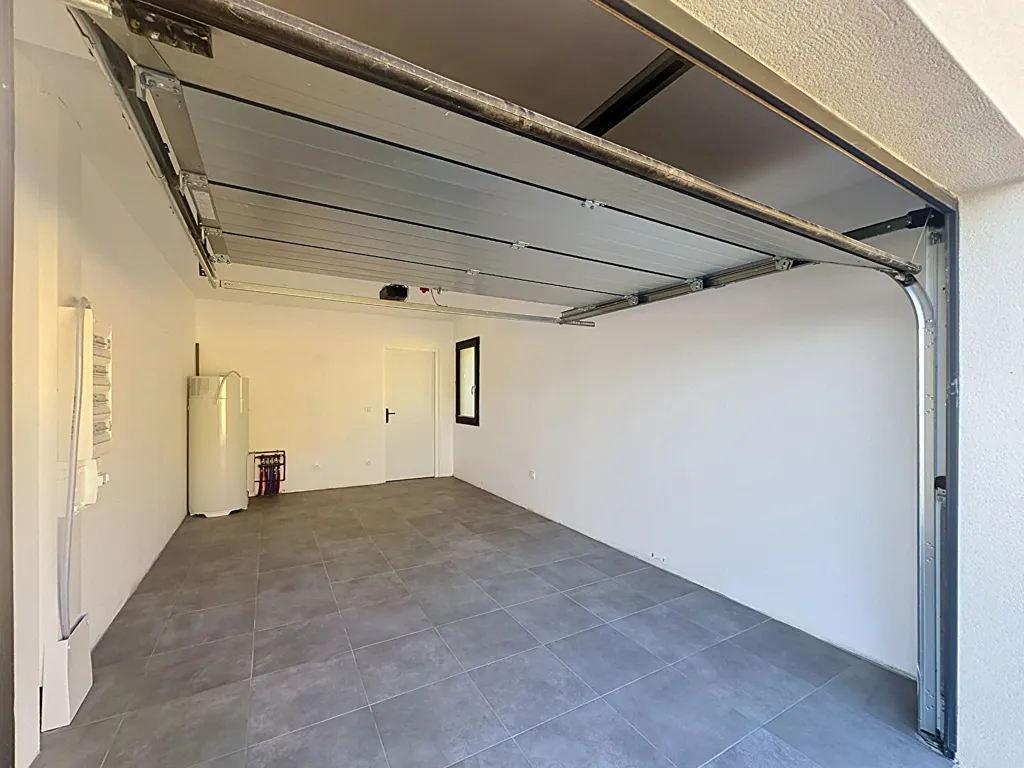 Garaaž - New Villa with Pyrenees View in Miramont d'Astarac
