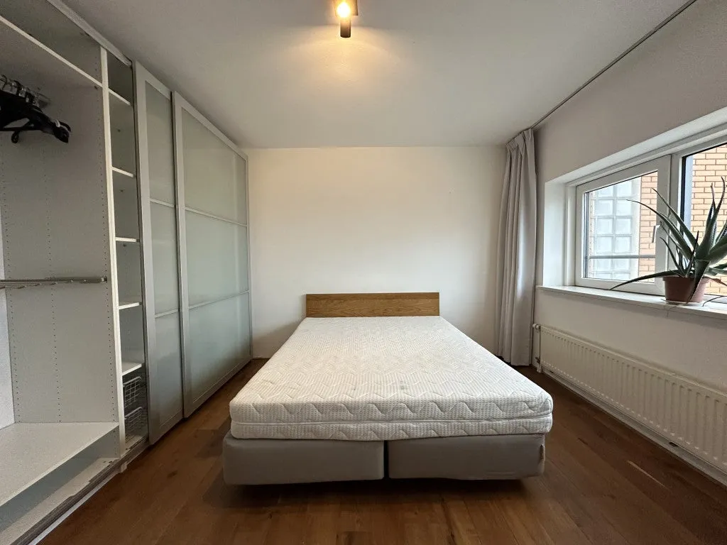Magamistoad - Corner Apartment with City Views in Rotterdam