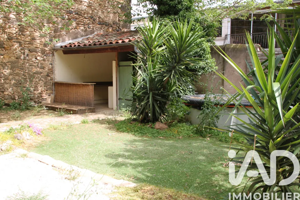 Jardin - Maison de Caractère avec Piscine à Adissan