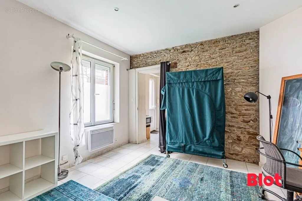 Chambres - Studio avec Emplacement Central à Nantes