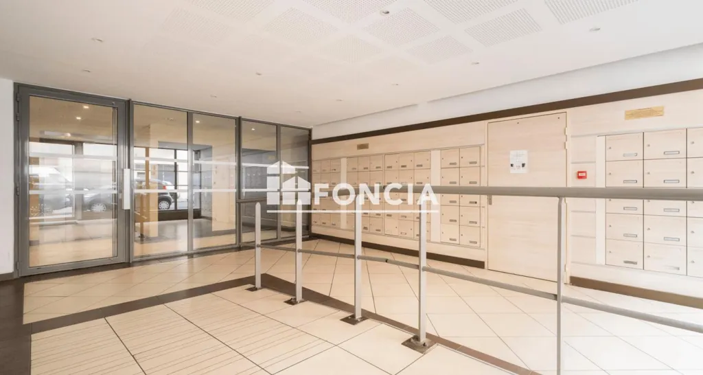 Appartement T3 avec Terrasse et Box dans Résidence BBC