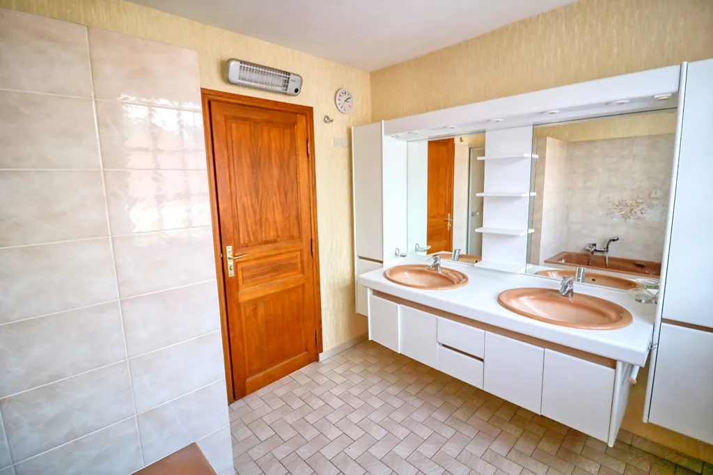 Salles de bain - Maison avec Balcon et Jardin à Antony