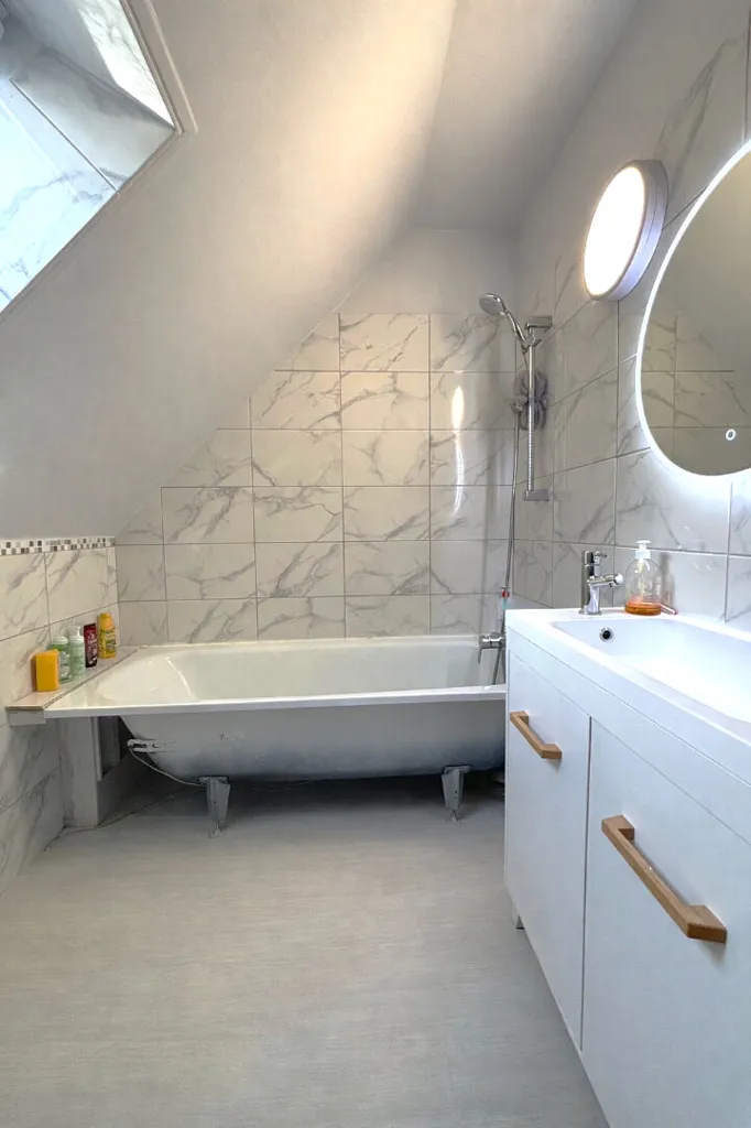 Salles de bain - Maison de 7 Pièces avec Jardin à Lamorlaye