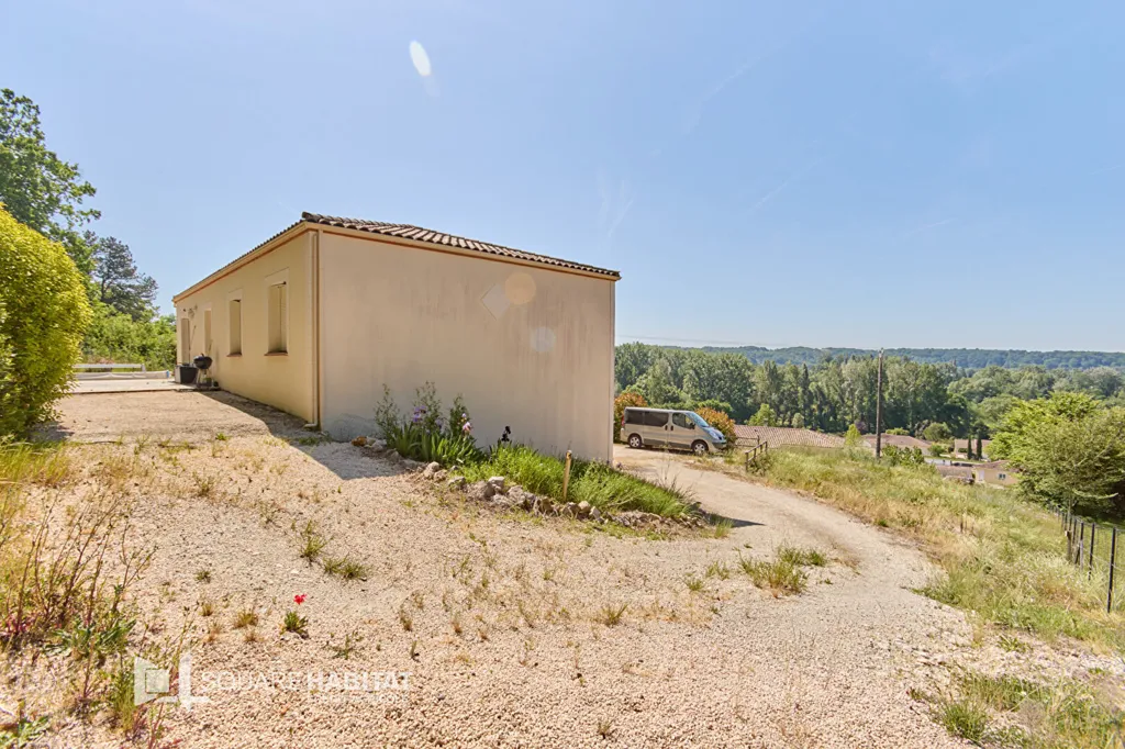 Extérieur - Maison Contemporaine avec Piscine à Ledat