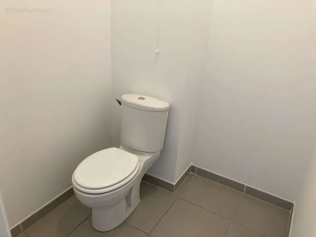 Salles de bain - Appartement T3 avec Jardin et Garage à Hyères