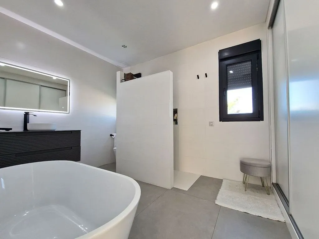 Vannitoad - Chalet with Pool in Toledo's Beato Area