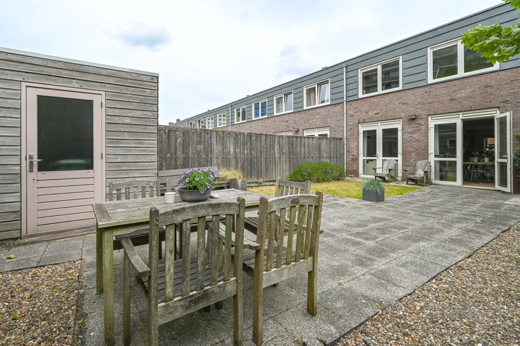 Jardin - Extended Corner House with Garden in Heemstede