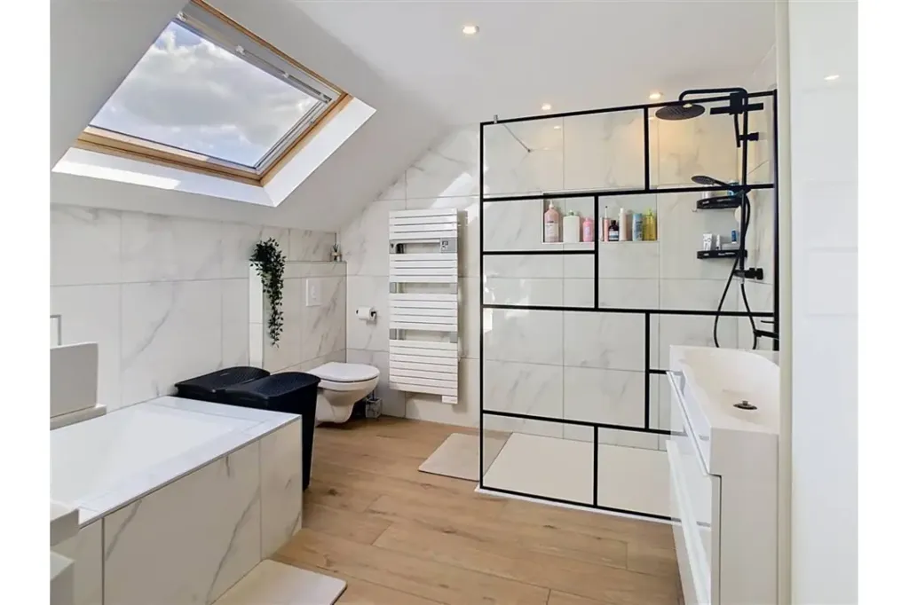 Salles de bain - Maison Rénovée avec Terrasse Sud à Baileux