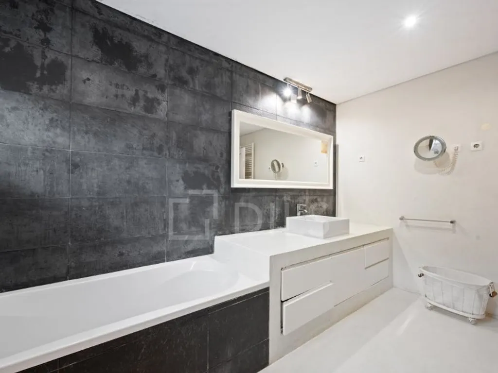 Salles de bain - Duplex Flat with Garden in Cascais Centre