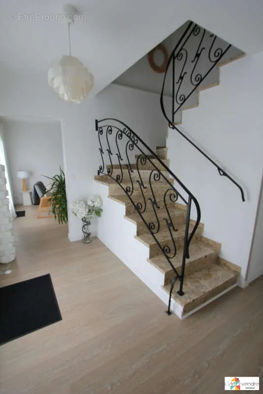 Pièces - Maison Luxueuse avec Jardin à Pontault-Combault