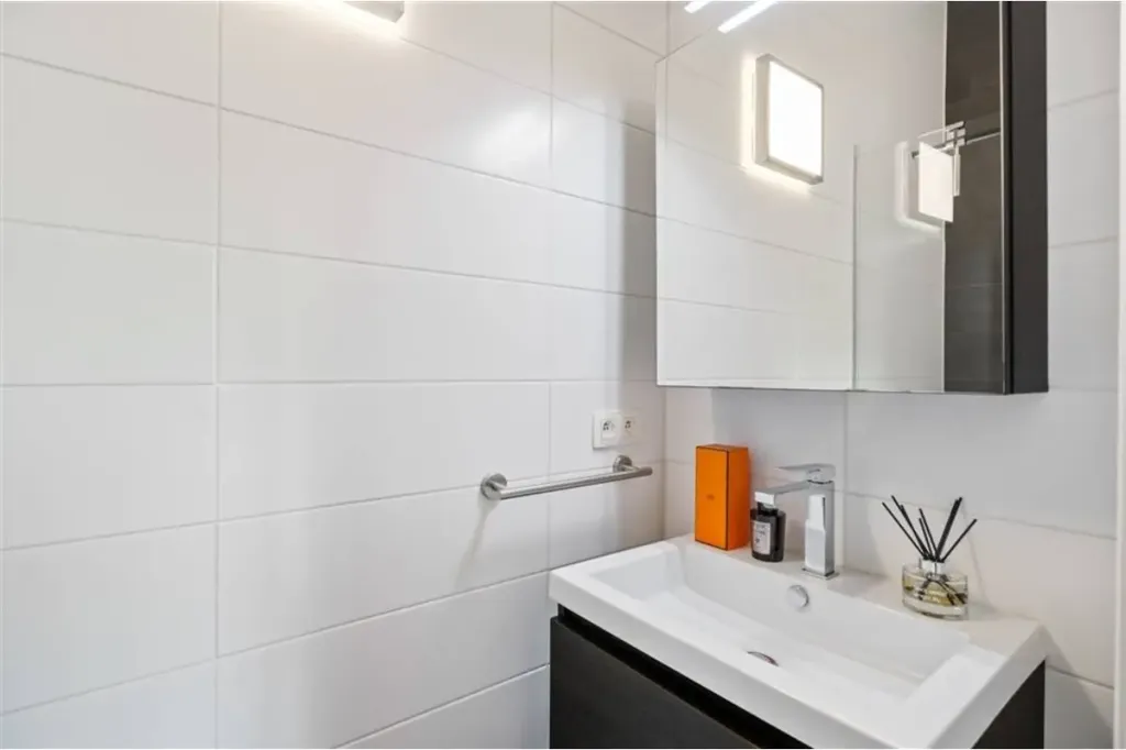 Vannitoad - Apartment with Terraced Garden in Mortsel