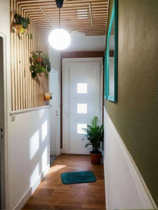 hallway_entrance