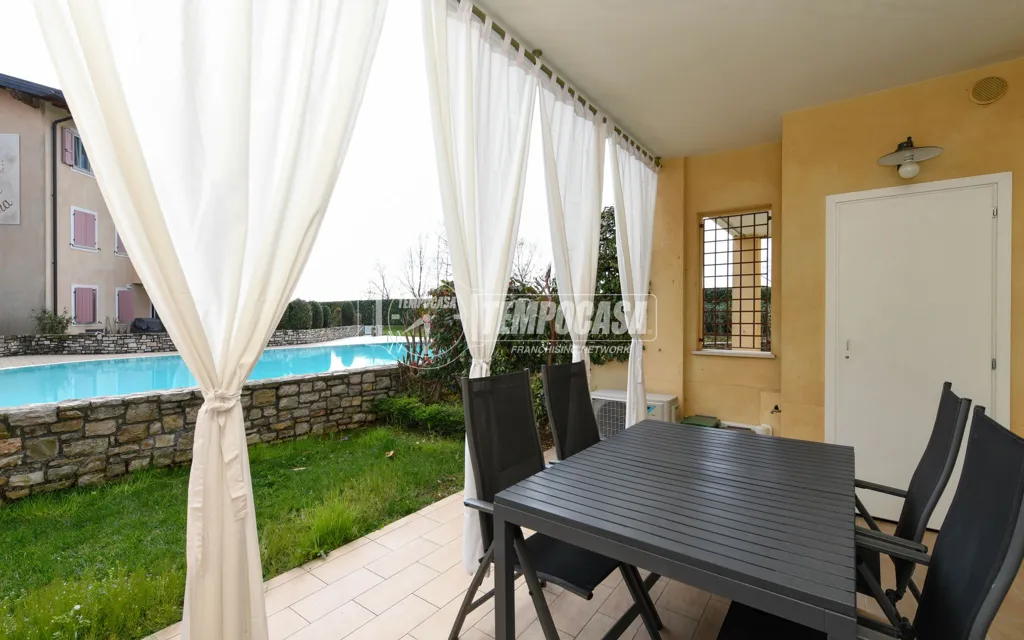 Terrass - Modern Apartment with Pool in Lonato del Garda