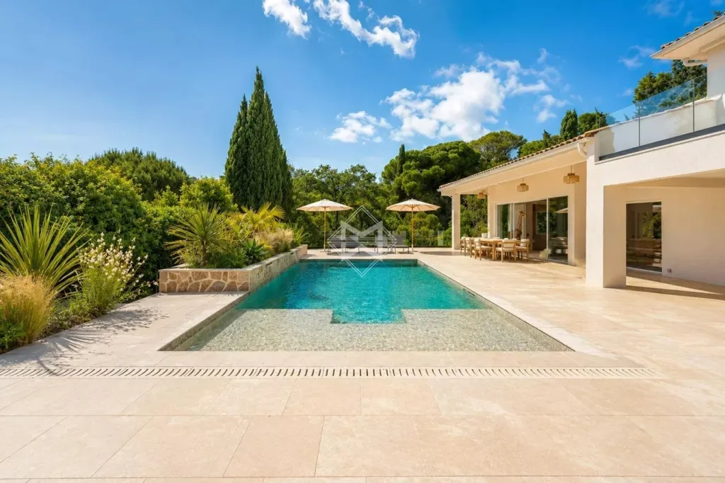 Piscine - Villa Rénovée avec Piscine à Mougins