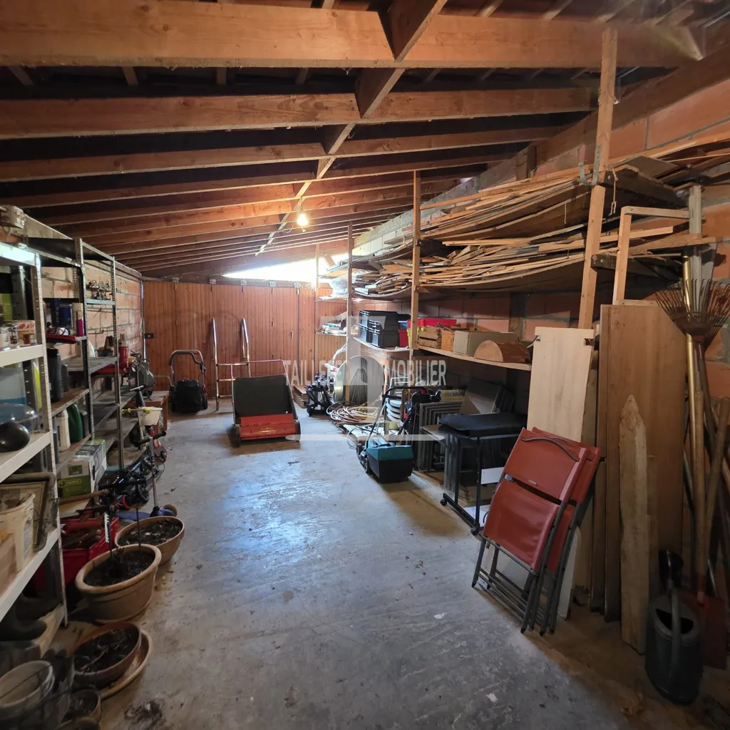 Garage - Maison avec Piscine dans un Environnement Calme à Boulazac