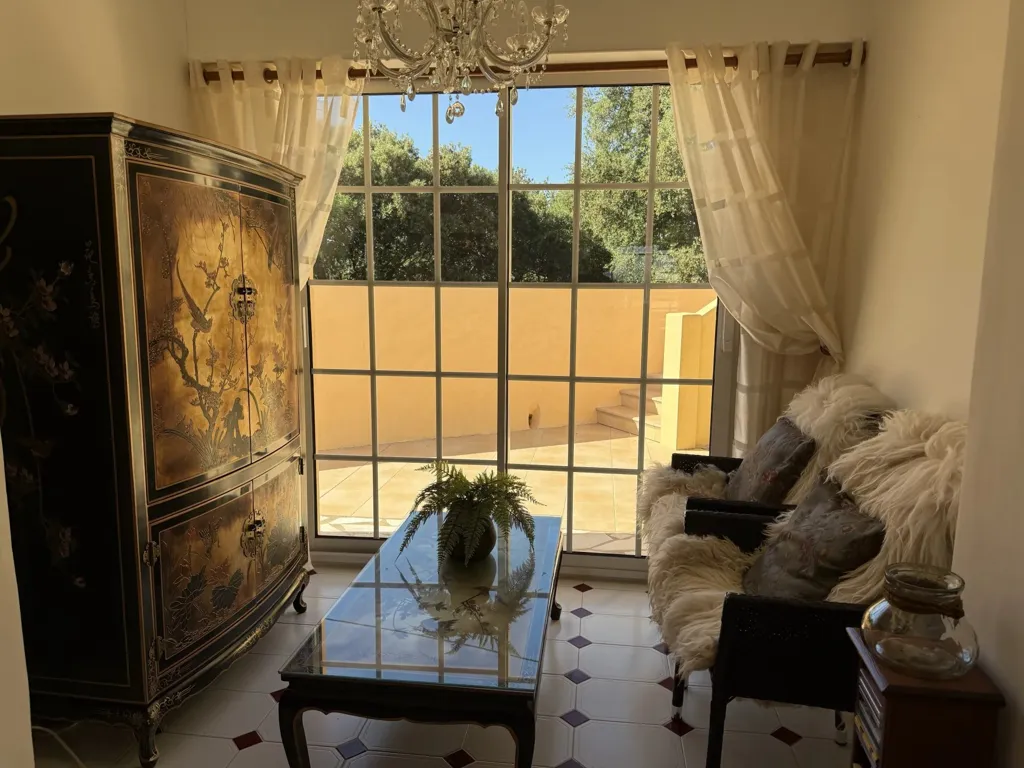 Séjour - Maison avec Vue Montagnes et Piscine à Bédarieux