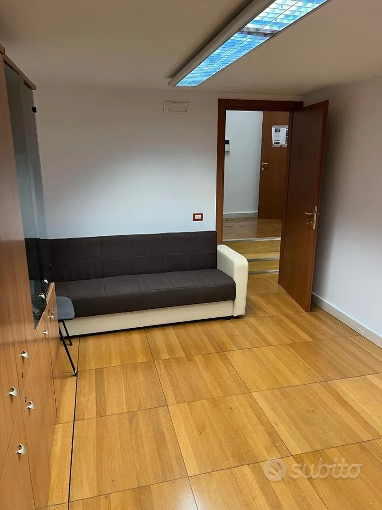 Elutuba - Recently Refined Office with Lift in Urban Area