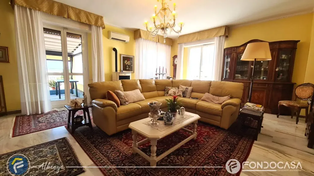 Elutuba - Spacious Apartment with Large Terrace in Albenga