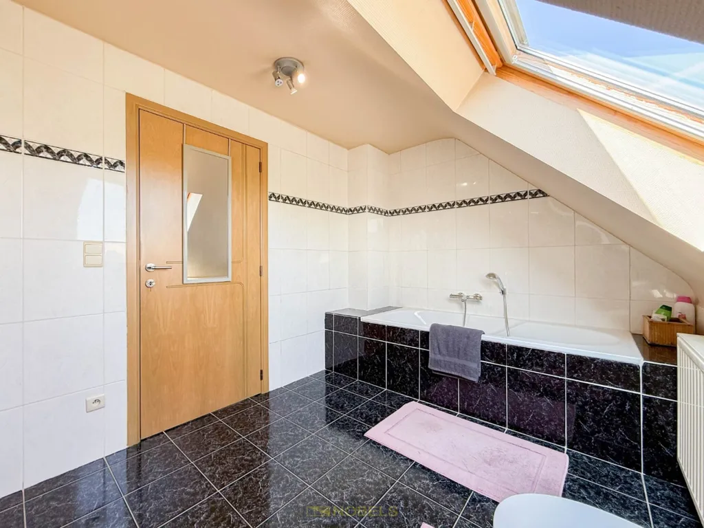Vannitoad - Instapklare Villa with Garage in Wortegem