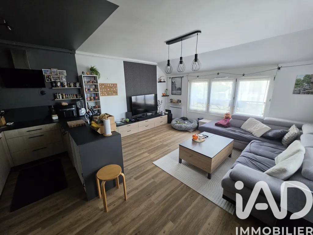 Séjour - Appartement de Charme avec Exposition Sud-Ouest à Champdeuil