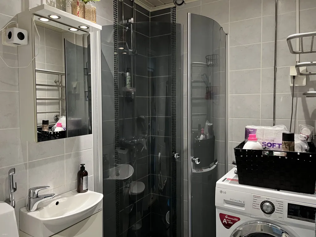 Vannitoad - Spacious Studio with Balcony in Joensuu