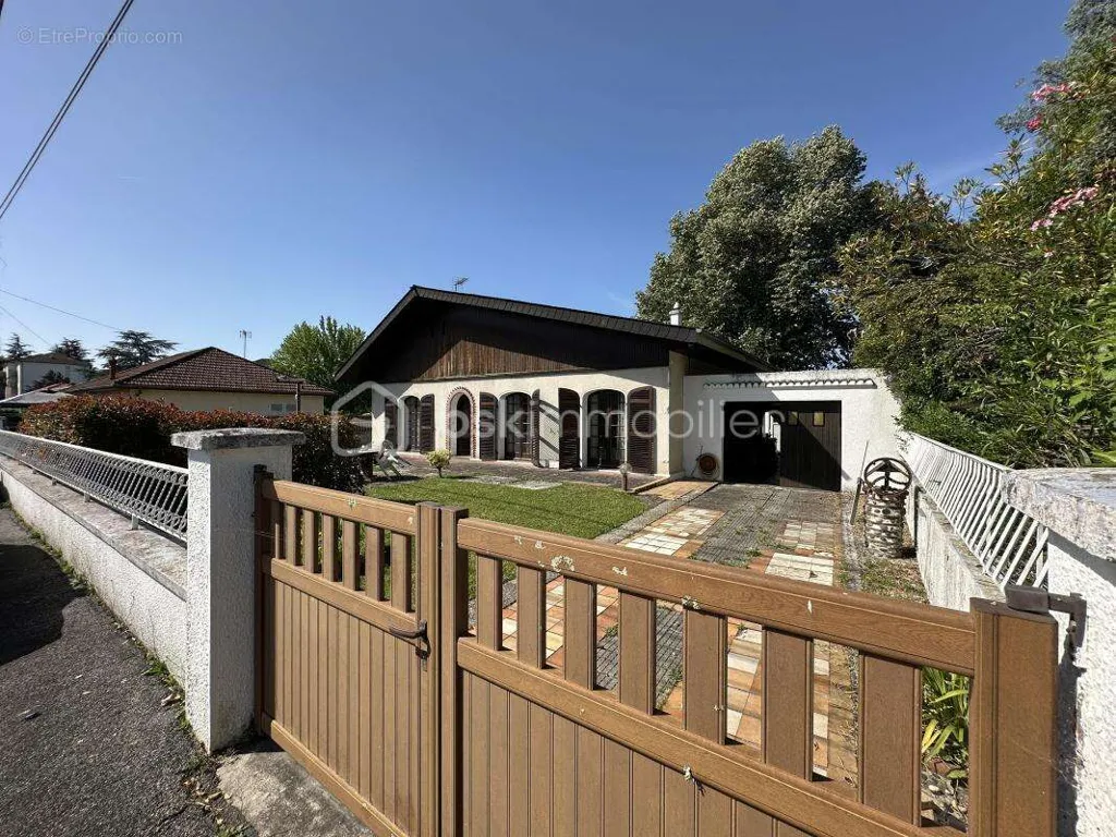 Välivaade - House with Terrace in Pau