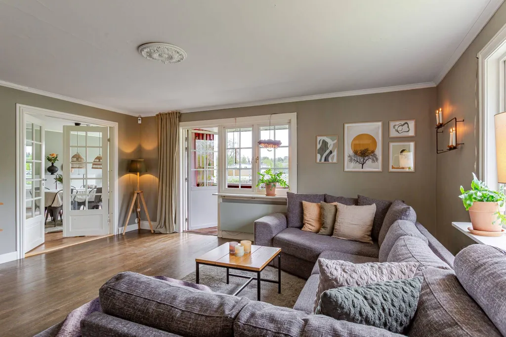 Elutuba - Charming Red Cottage with Garage in Jönköping