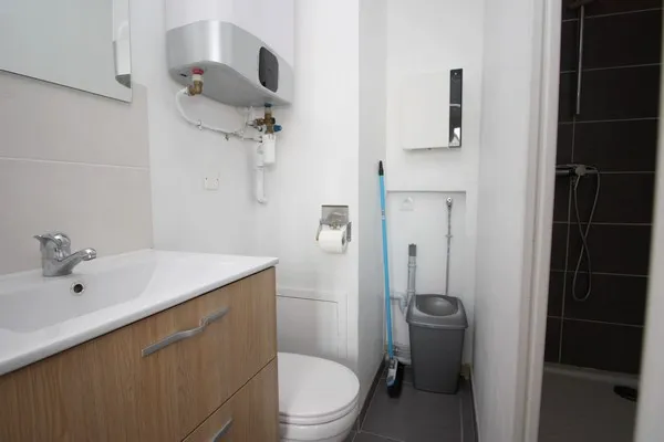 Salles de bain - Studio Rénové à Vichy, Proche Centre