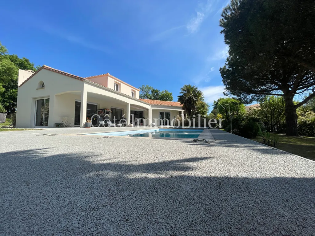 Exterior - House with Pool in Port-Saint-Père