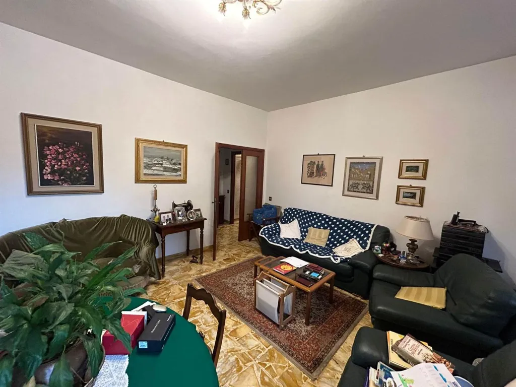 Soggiorno - Appartamento con due terrazzi a Siena nord