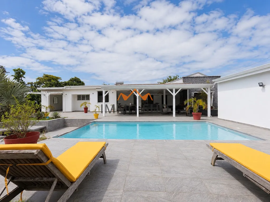Piscine - Villa Meublée avec Piscine à Goyave
