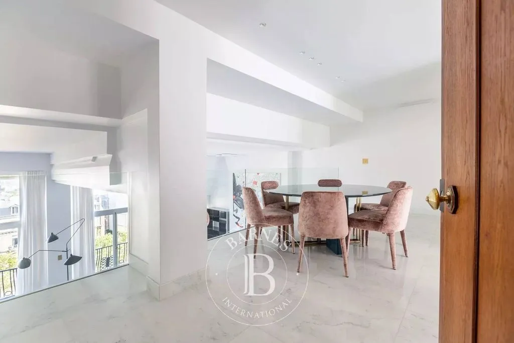 Dining Room - Luxury Duplex with East-West View in Paris 7th