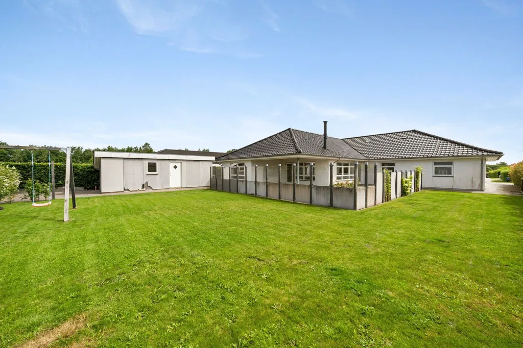 Giardino - Contemporary Villa with Garden in Otterup
