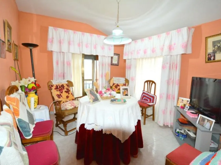 Salle à manger - Traditional Chalet with Historic Charm in Cáceres