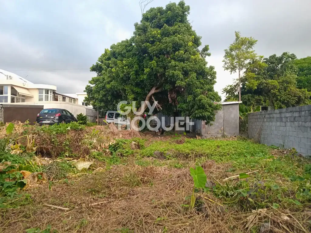 Aed - Buildable Plot with Garden in Saint André
