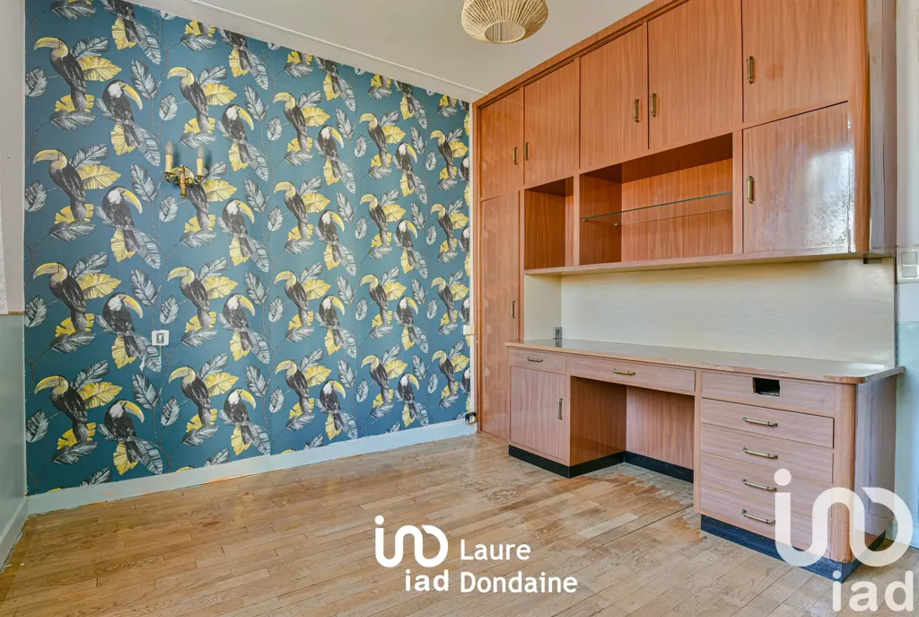 Chambres - Appartement de 6 Pièces avec Balcons en Centre-Ville