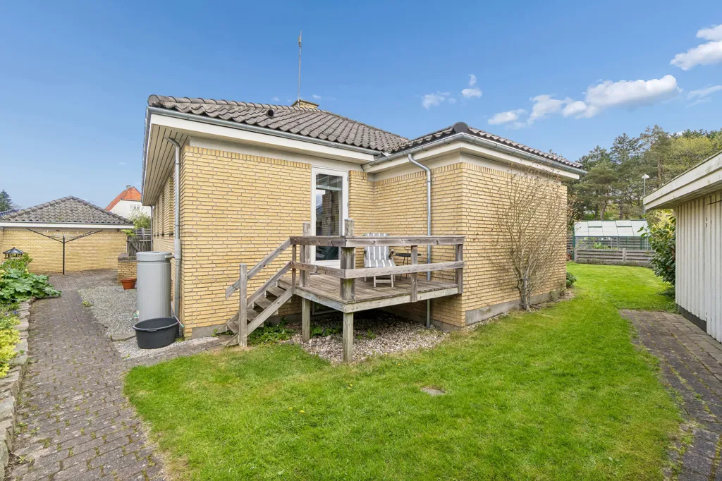 Jardin - Well-Maintained Villa with Garden in Herlev