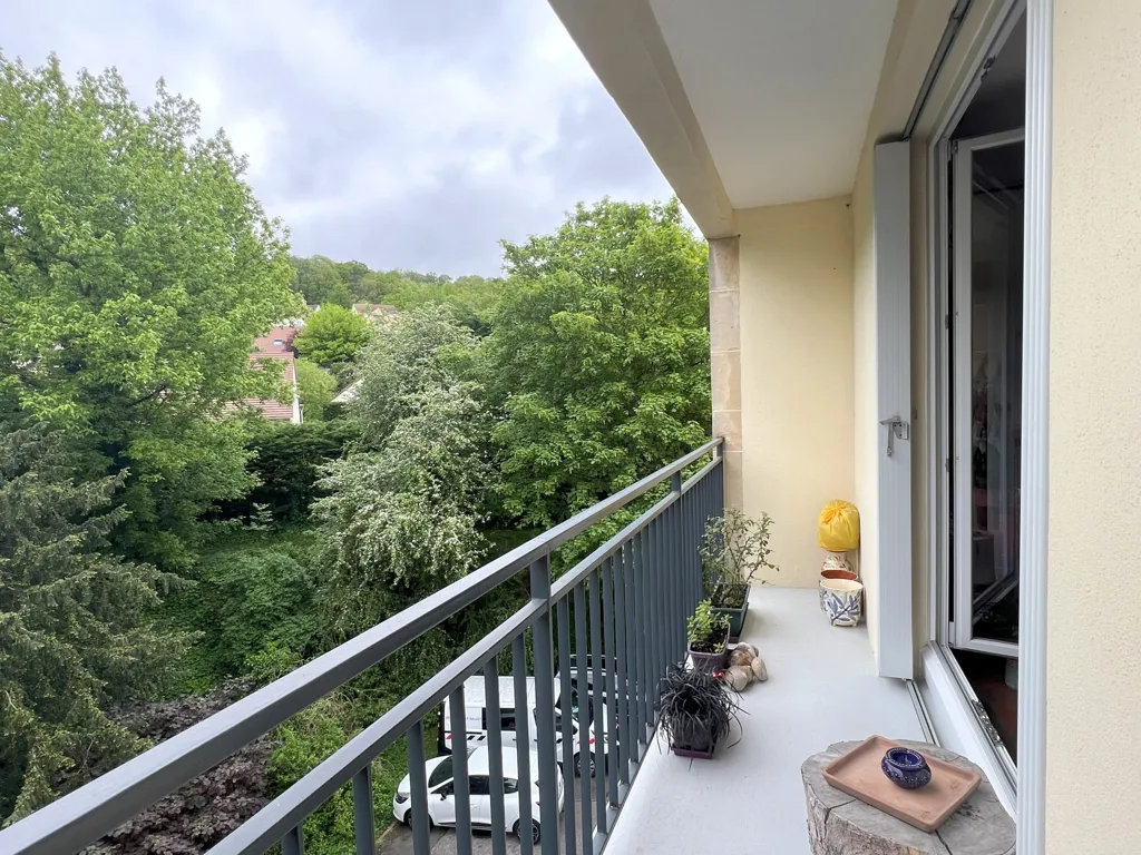 Rõdu - Apartment with Balcony in Triel-sur-Seine